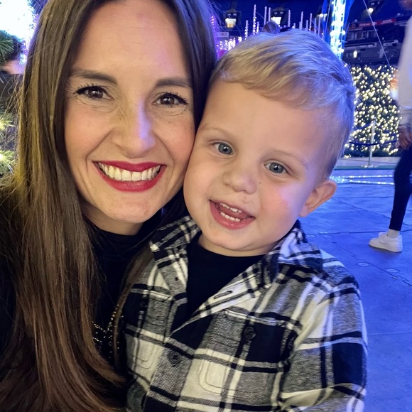 Meet your Posher, Alexis - Picture 1 of 1